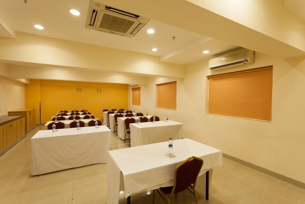 Hotel Ginger Ahmedabad Vastrapur Exterior foto