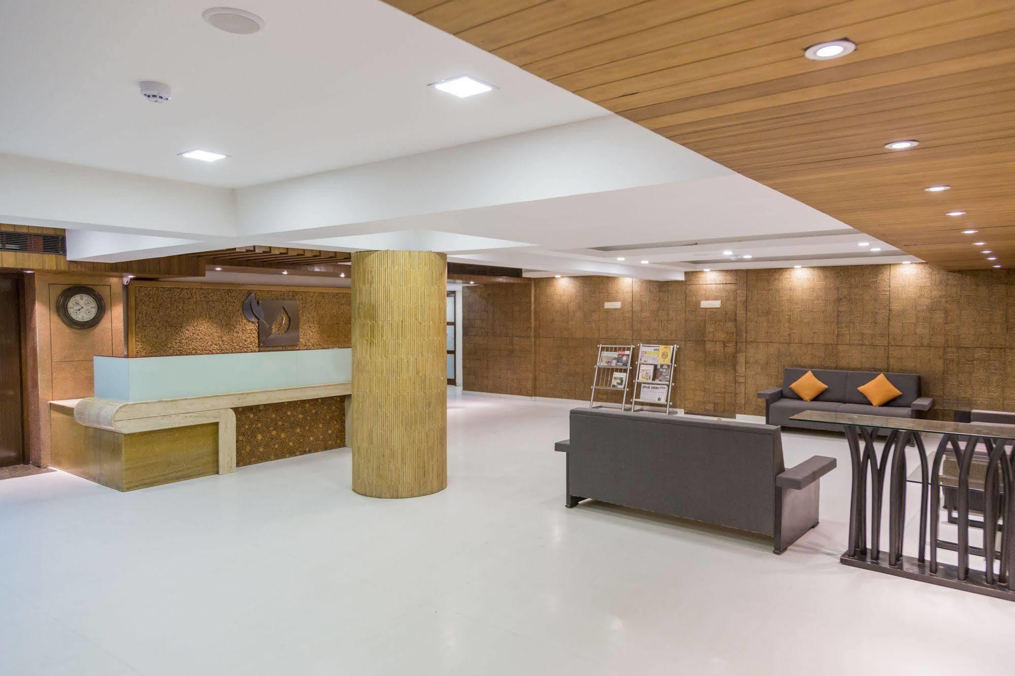 Hotel Ginger Ahmedabad Vastrapur Exterior foto