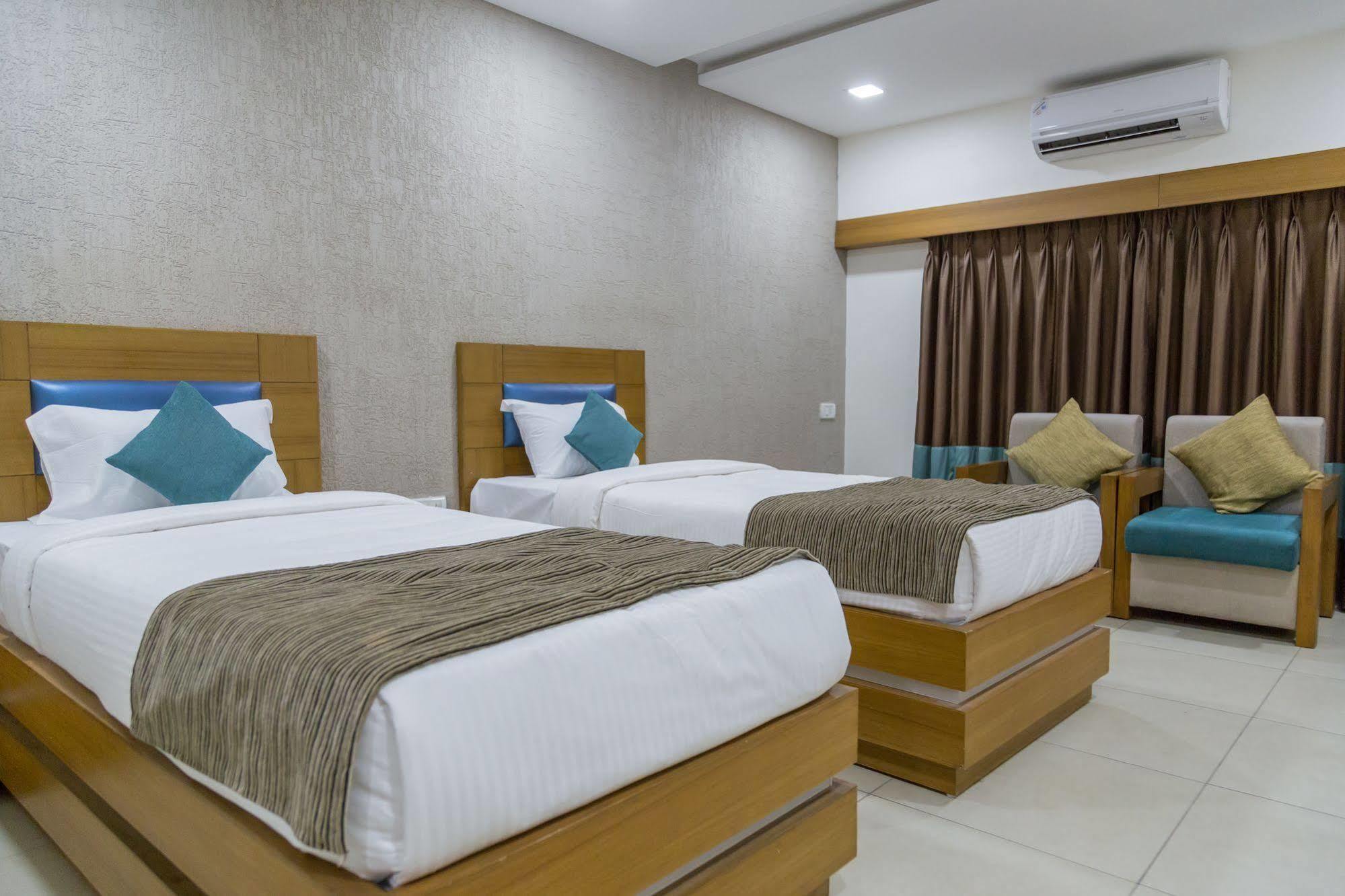 Hotel Ginger Ahmedabad Vastrapur Exterior foto